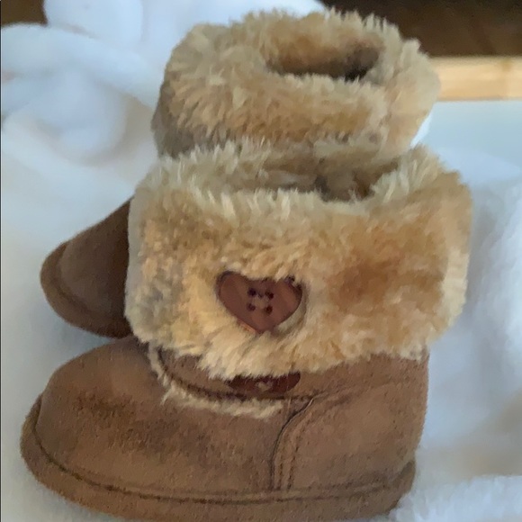 Carter’s white fleece pullover - boots - Picture 8 of 8